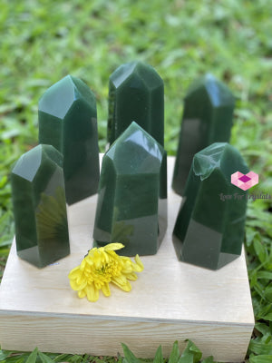 Green Aventurine Standing Point (Brazil) Aaa